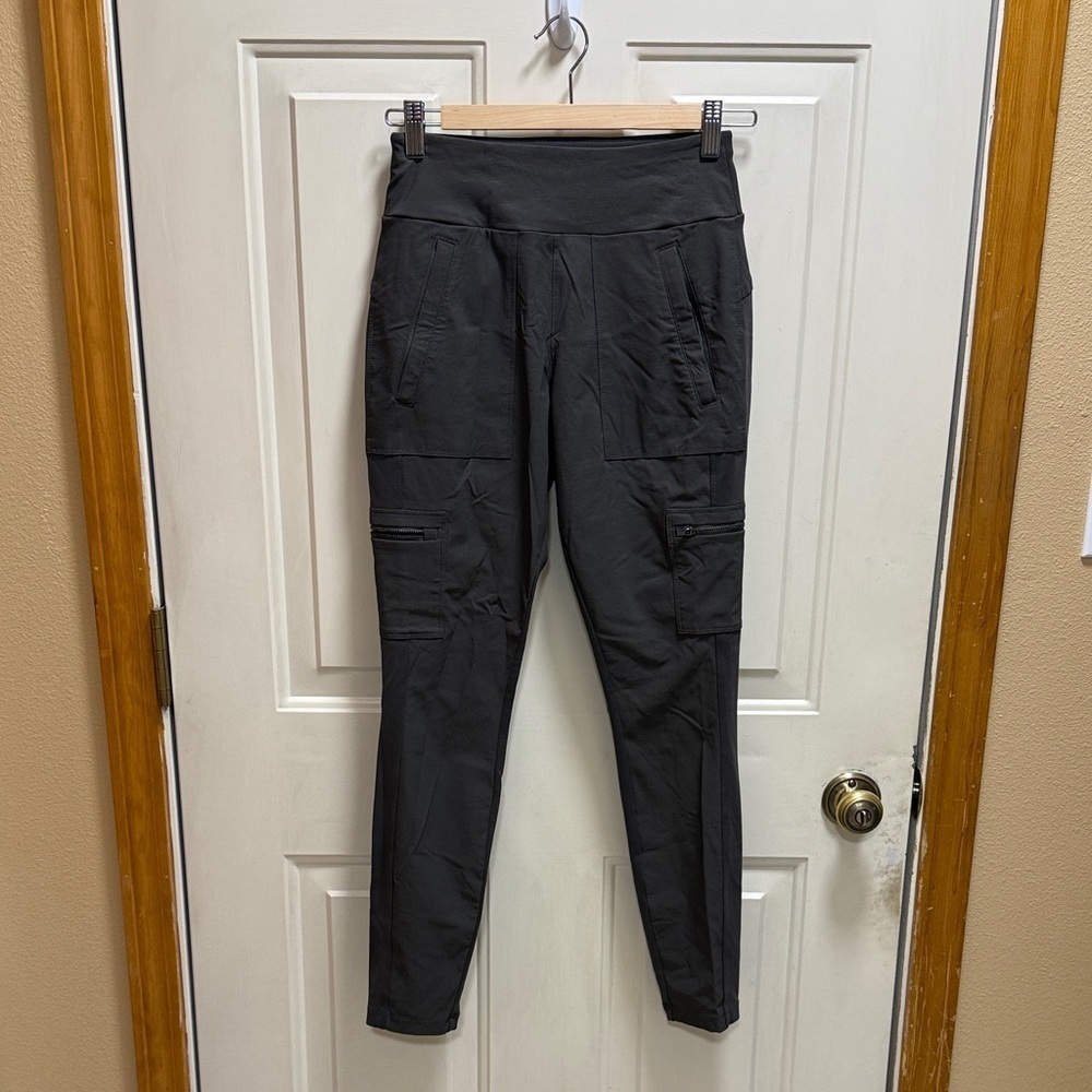 Athleta Headlands Hybrid Cargo Charcoal Gray Cargo Leggings size 2
